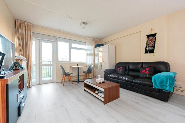 Apartment To Rent In Fields Estate, Lansdowne Drive, London Fields, London, E8