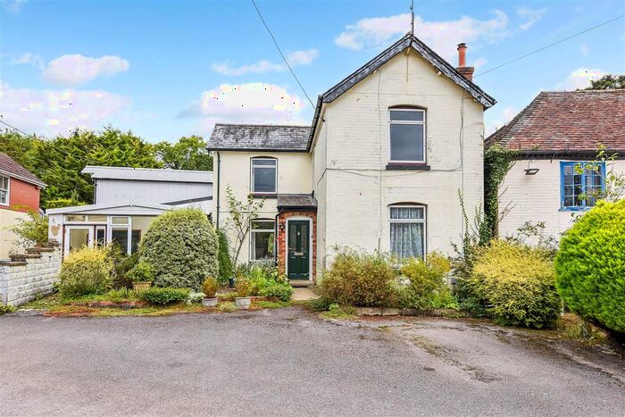 3 Bedroom Property For Sale In Appleshaw, Andover, SP11