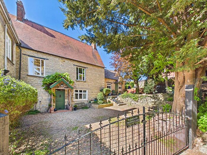 3 Bedroom Cottage For Sale In Little Street, Rushden, NN10