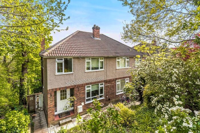 3 Bedroom Semi-Detached House To Rent In Broom Mead, Bexleyheath, DA6