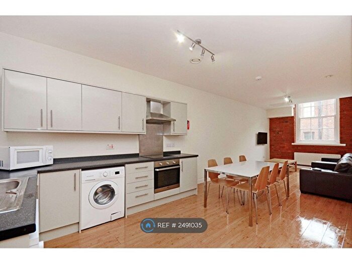 4 Bedroom Flat To Rent In Bells Square, Sheffield, S1