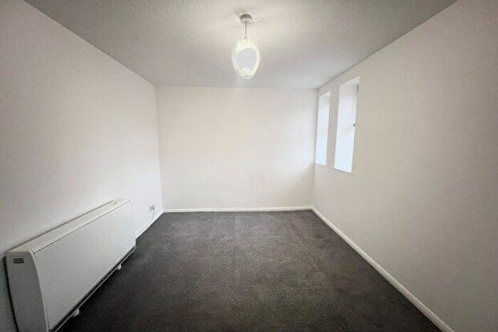 1 Bedroom Flat To Rent In Queen Street, Torquay, TQ1