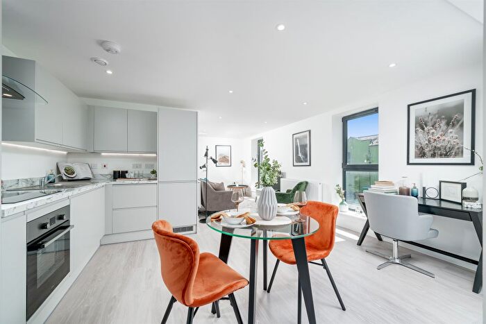 2 Bedroom Flat For Sale In Cambridge Place, Aylesbury, HP20