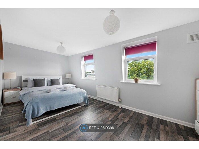 2 Bedroom Maisonette To Rent In Upper Street, London, N1