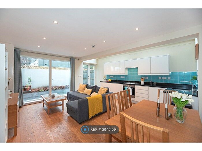 2 Bedroom Flat To Rent In Wimbledon, London, SW19