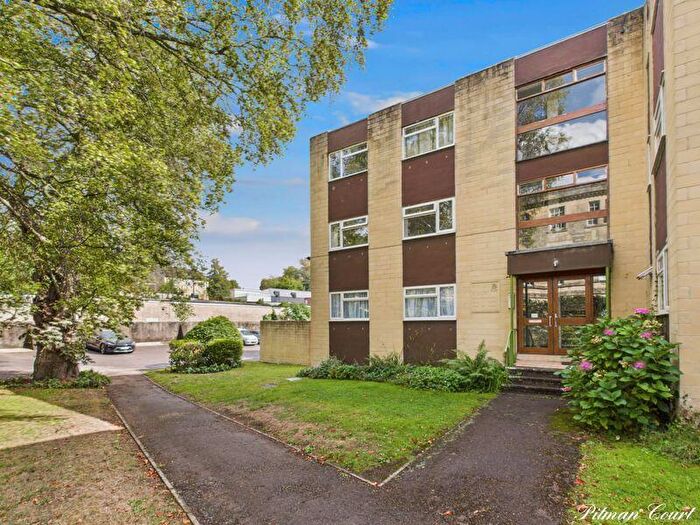 3 Bedroom Flat For Sale In Pitman Court, Gloucester Road, Bath, BA1