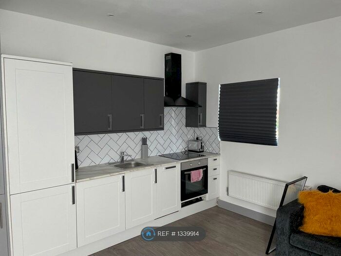 1 Bedroom Flat To Rent In Icon Range The Green, Stanford-Le-Hope, SS17