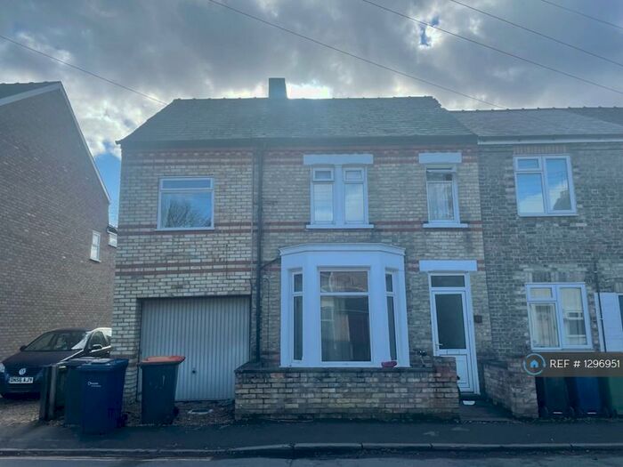 7 Bedroom End Of Terrace House To Rent In Brookfields, Cambridge, CB1