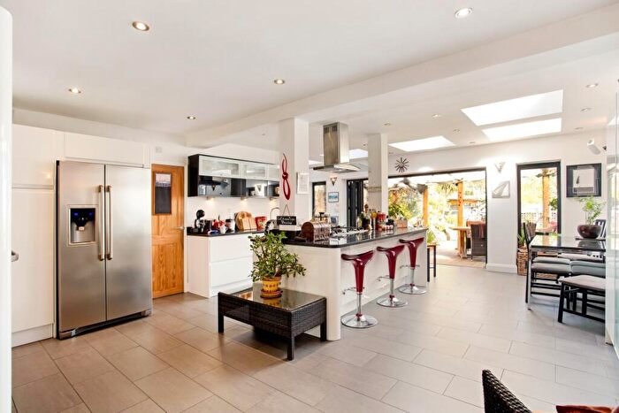 5 Bedroom Semi-Detached House To Rent In Arundel Road Kingston Upon Thames, KT1
