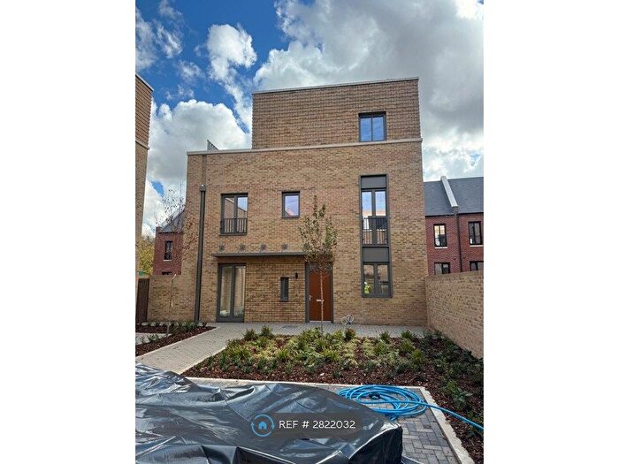 3 Bedroom Detached House To Rent In Stewer St, London, SE18
