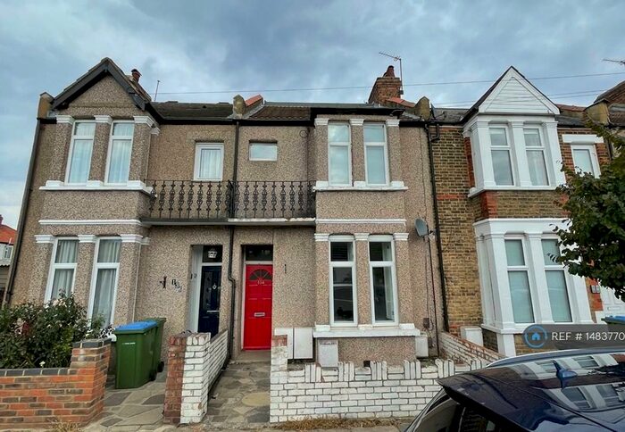 2 Bedroom Flat To Rent In Blanmerle Road, London, SE9