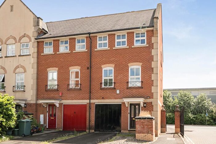 3 Bedroom End Of Terrace House For Sale In Bennett Crescent, East Oxford, OX4