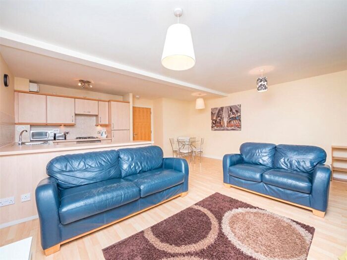 2 Bedroom Flat To Rent In Albion Gardens, Edinburgh, EH7