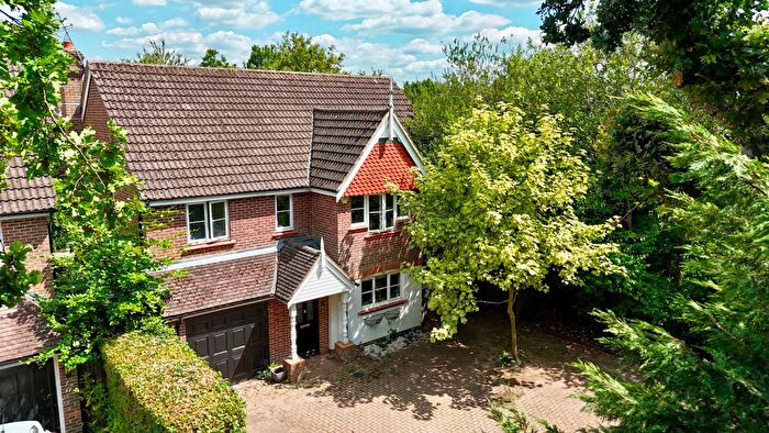 5 Bedroom Detached House For Sale In Bridges Close, Horley, RH6