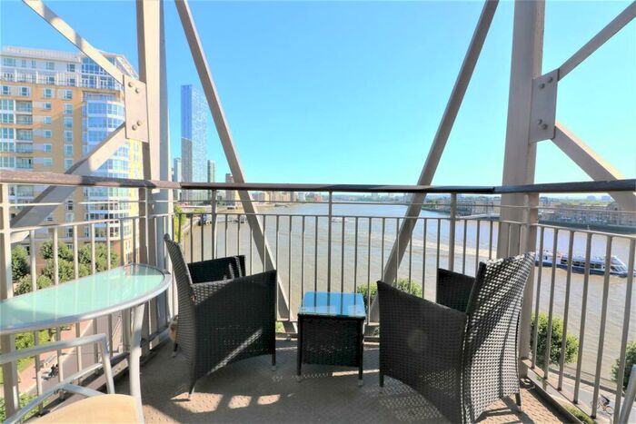 2 Bedroom Apartment To Rent In Dundee Wharf, Limehouse, E14