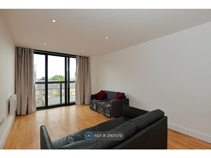 2 Bedroom Flat To Rent In Shacklewell Lane, London, E8