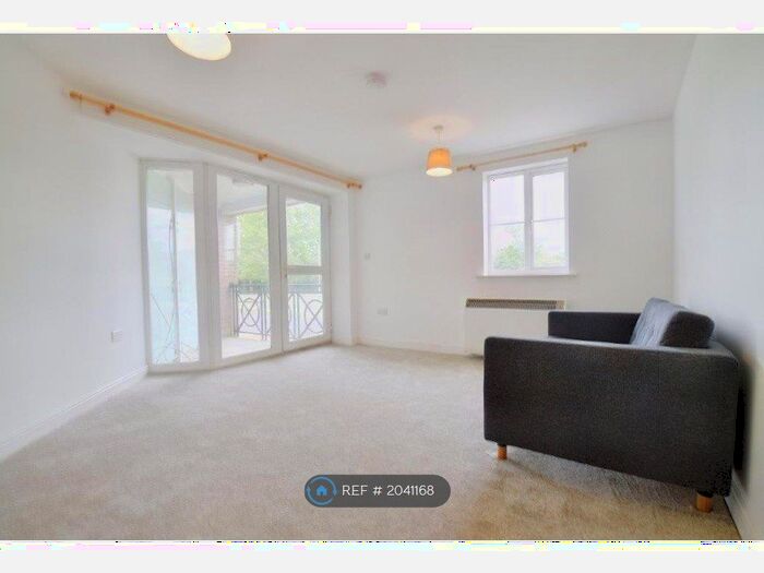 2 Bedroom Flat To Rent In Richard Hillary Close, Ashford, TN24