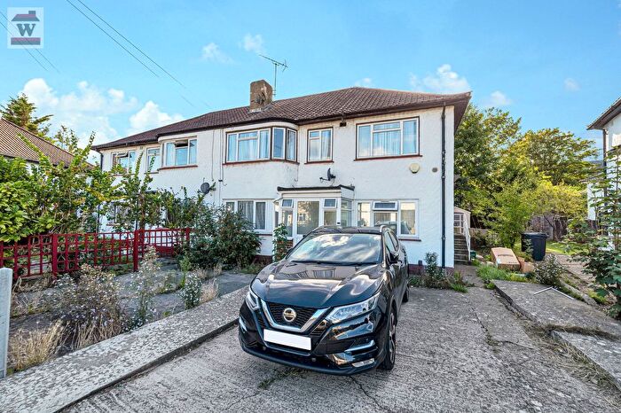 2 Bedroom Maisonette For Sale In Otterburn Gardens, Isleworth, TW7