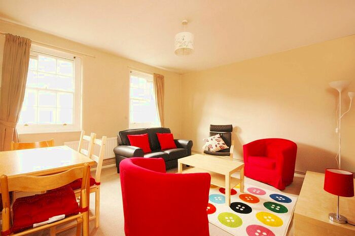 3 Bedroom Flat To Rent In Webber Row, Waterloo, London, SE1