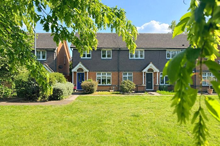 3 Bedroom End Terrace House For Sale In Pakenham Road, Bracknell, Berkshire, RG12
