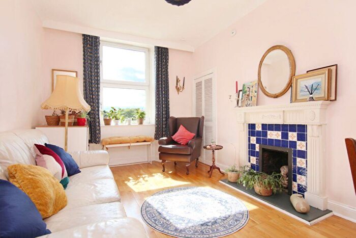 2 Bedroom Flat For Sale In / Duke Street, Leith, Edinburgh, EH6