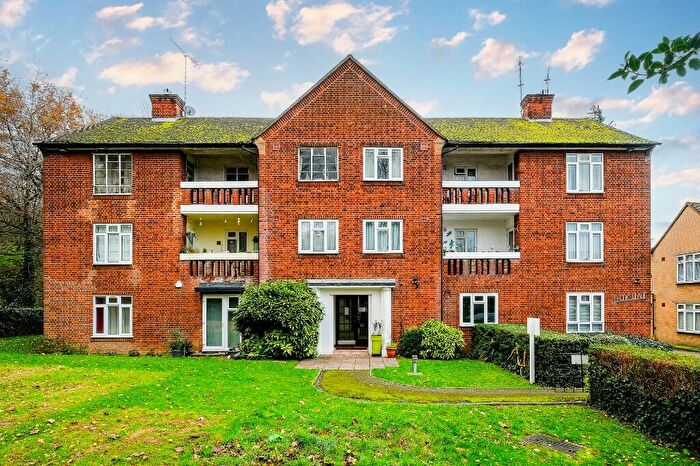 1 Bedroom Flat To Rent In Woodham Court, London, E18