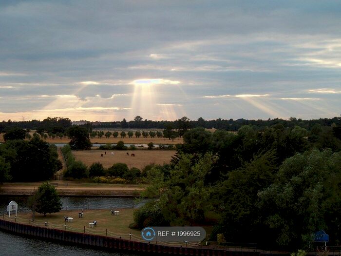 2 Bedroom Flat To Rent In Anglers Reach, Surbiton, KT6