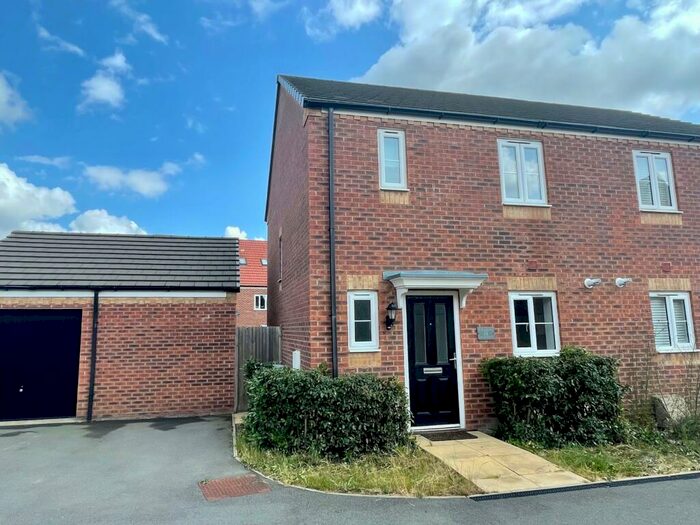 2 Bedroom House To Rent In Kelso Drive, Bourne, PE10