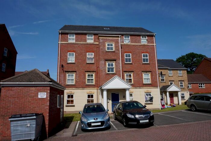 2 Bedroom Flat For Sale In Old Dickens Heath Road, Dickens Heath, Solihull, B90