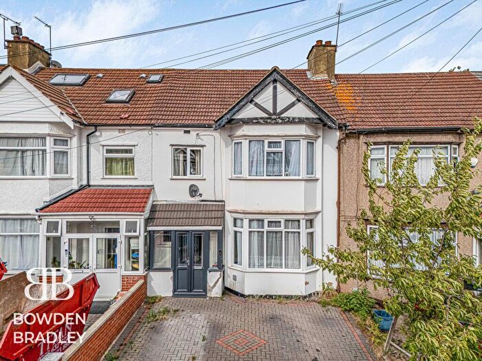 3 Bedroom Terraced House For Sale In Glenham Drive, Newbury Park, IG2