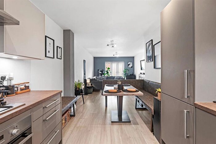 1 Bedroom Flat For Sale In Brookside Terrace, The Lane, Worcester, WR1