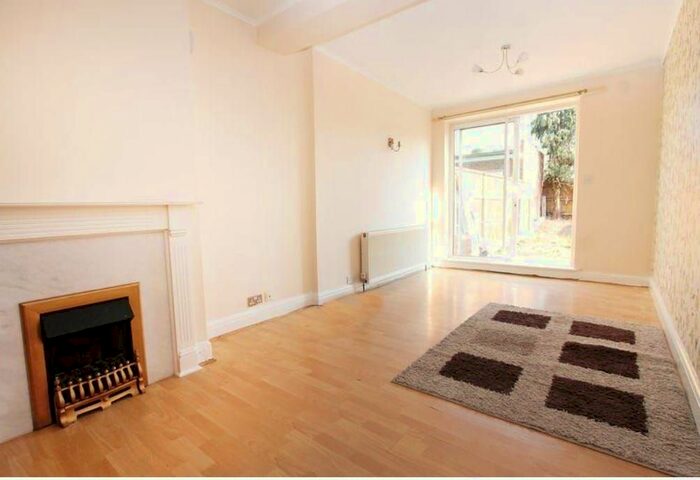 4 Bedroom Semi-Detached House To Rent In Towers Road, Southall, UB1