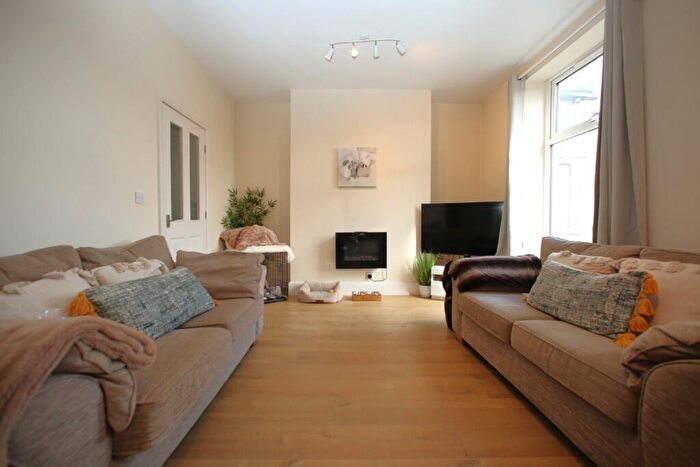 1 Bedroom Terraced House To Rent In Leeds Road, Huddersfield, West Yorkshire, HD1