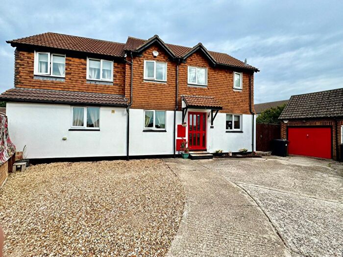 5 Bedroom Detached House For Sale In Lennox Close, Calcot, Reading, RG31