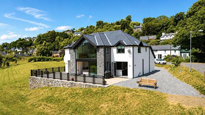 4 Bedroom Detached House For Sale In Penrhyndeudraeth, LL48