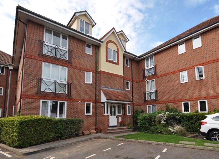 2 Bedroom Flat To Rent In Abraham Court, St Marys Lane Upminster Essex, RM14