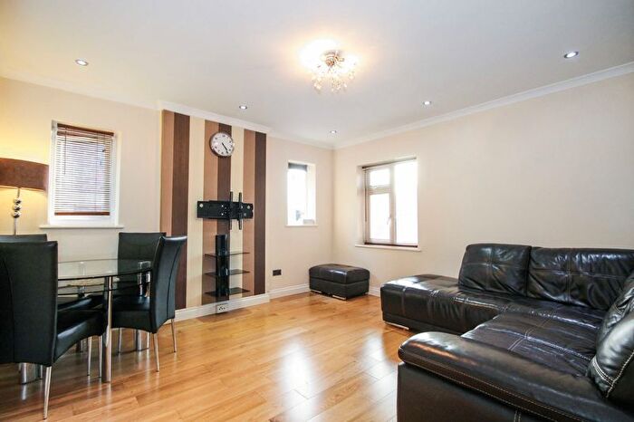 2 Bedroom Flat To Rent In Kenton Lane, Harrow, HA3