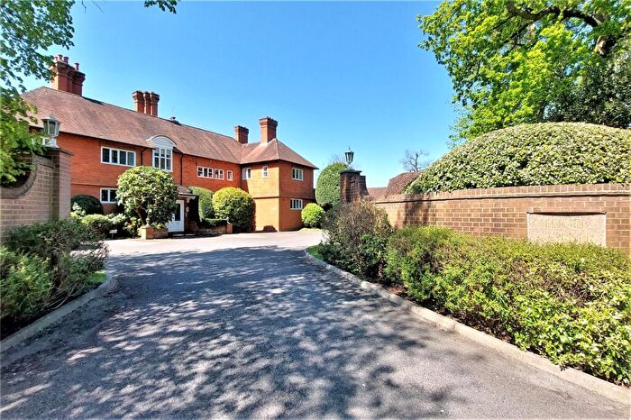 1 Bedroom Apartment For Sale In Leigh Corner, Cobham, Surrey, KT11