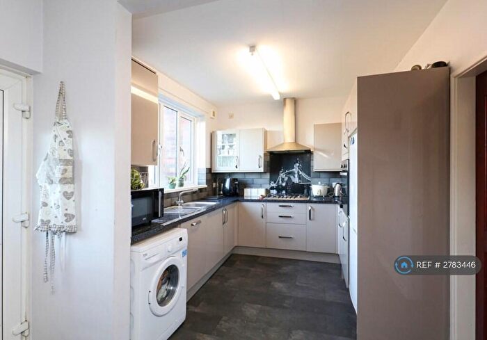 3 Bedroom Semi Detached House To Rent In Fishponds Road West, Sheffield, S13