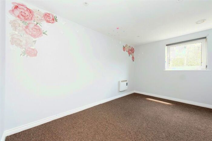 2 Bedroom Flat For Sale In London Road, Kingston Upon Thames, KT2