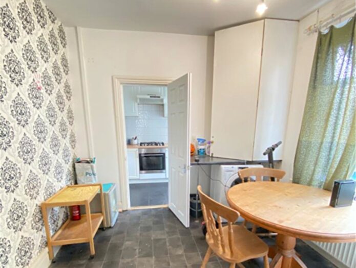 5 Bedroom Flat To Rent In Embleton Road, London, SE13