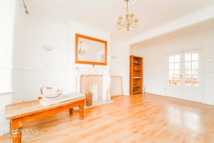 3 Bedroom Semi-Detached House For Sale In East Lancashire Road, Worsley, Manchester, M28