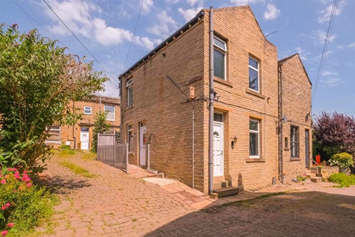 2 Bedroom House For Sale In Rogerson Square, Brighouse, HD6
