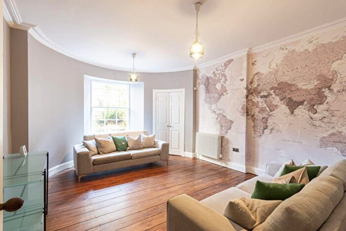 1 Bedroom Flat To Rent In L Broughton Place, Edinburgh, EH1