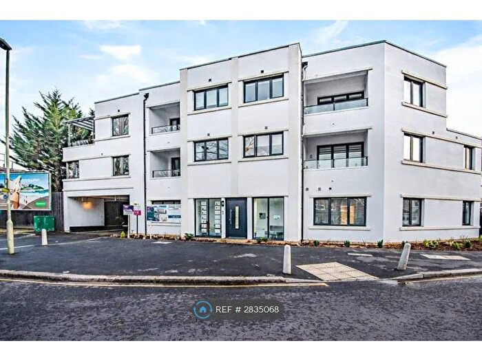 2 Bedroom Flat To Rent In Chase Road, Epsom, KT19