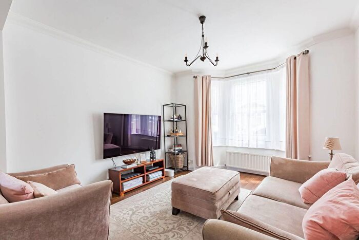 3 Bedroom Terraced House To Rent In Harcourt Road, Stratford, London, E15