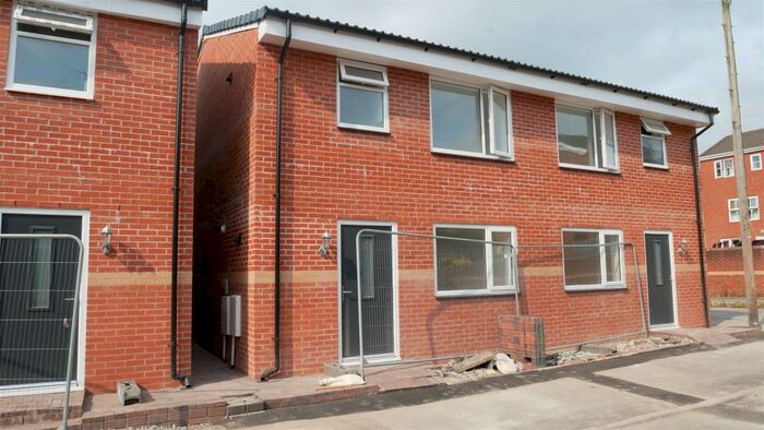 3 Bedroom Semi-Detached House To Rent In Lyndhurst Road, Stockport, SK5