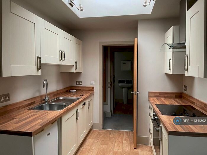 1 Bedroom Flat To Rent In Whitehall House, East Grinstead, RH19