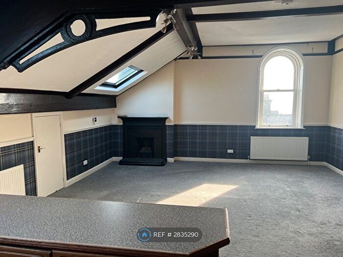 2 Bedroom Flat To Rent In Savile Park, Halifax, HX1