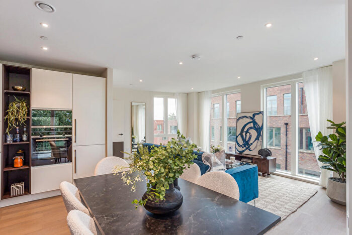 3 Bedroom Apartment For Sale In The Heights, West Hampstead, NW6